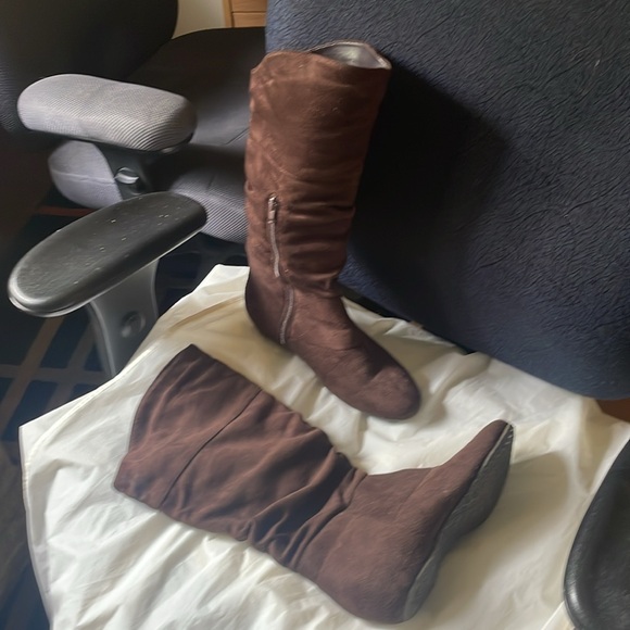 Women’s Brown Slouch Boot. BNWB Size US 6 - Picture 2 of 4